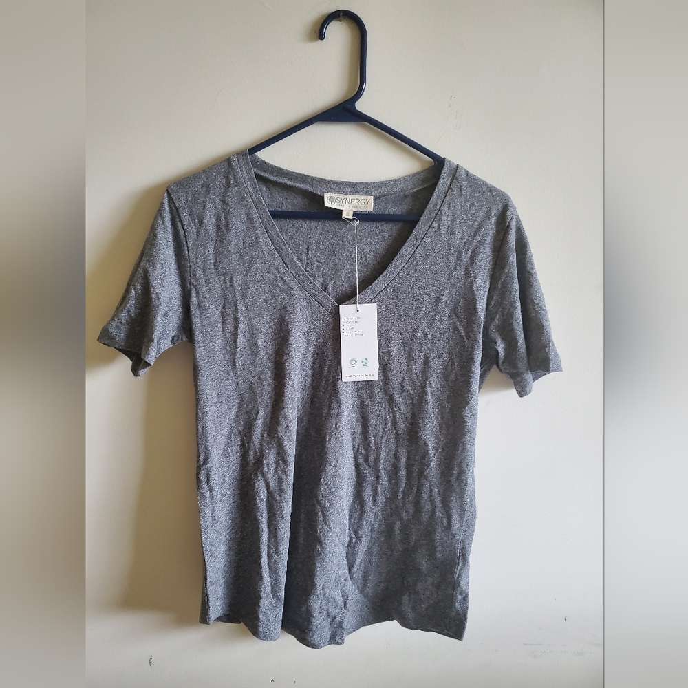 NWT Synergy Organic Gray Perfect V Neck T Size Small